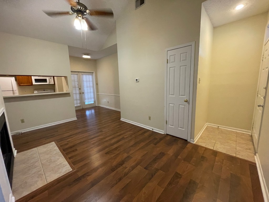 715 West 22 1/2 Street, Unit 306 Austin, TX 78705 - Photo 5 of 16