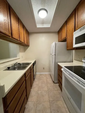 $2,000 | 715 West 22 1/2 Street, Unit 306, Austin, TX 78705