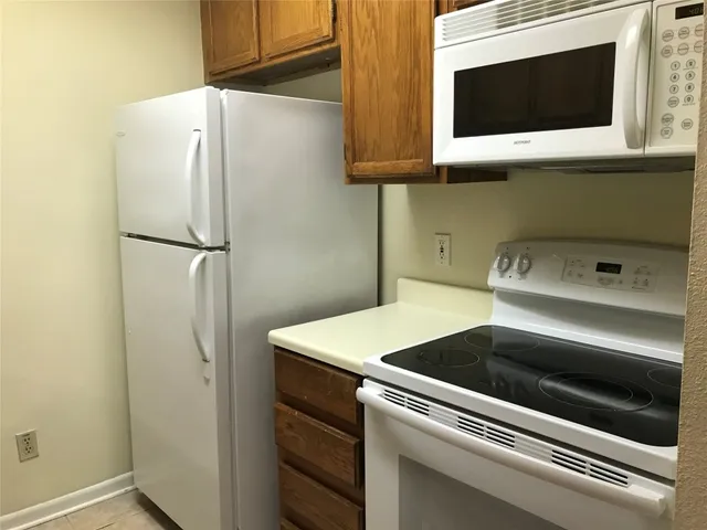 $2,000 | 715 West 22 1/2 Street, Unit 306, Austin, TX 78705