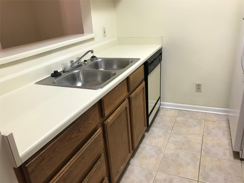 715 West 22 1/2 Street, Unit 306 Austin, TX 78705 - Photo 10 of 16
