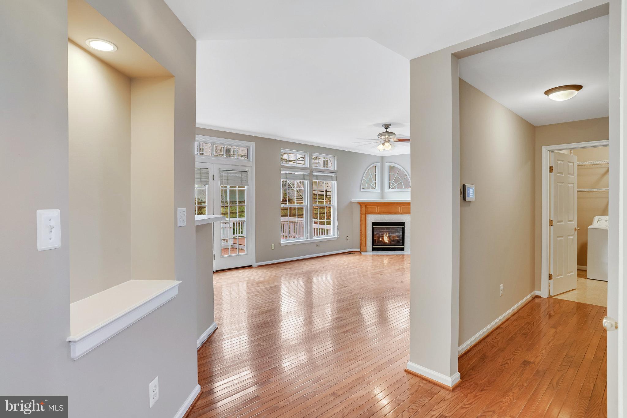14481 Clubhouse Road Gainesville, VA 20155 - Photo 9 of 49 Decorative Niche in Hallway to Family Room