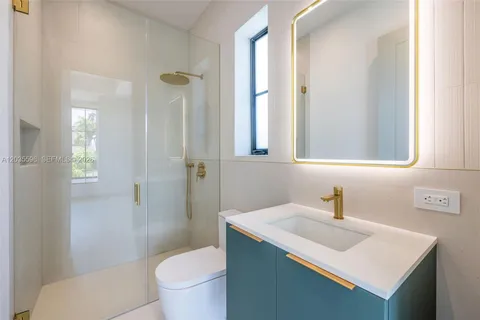 $6,995,000 | 5262 La Gorce Drive, Miami Beach, FL 33140
