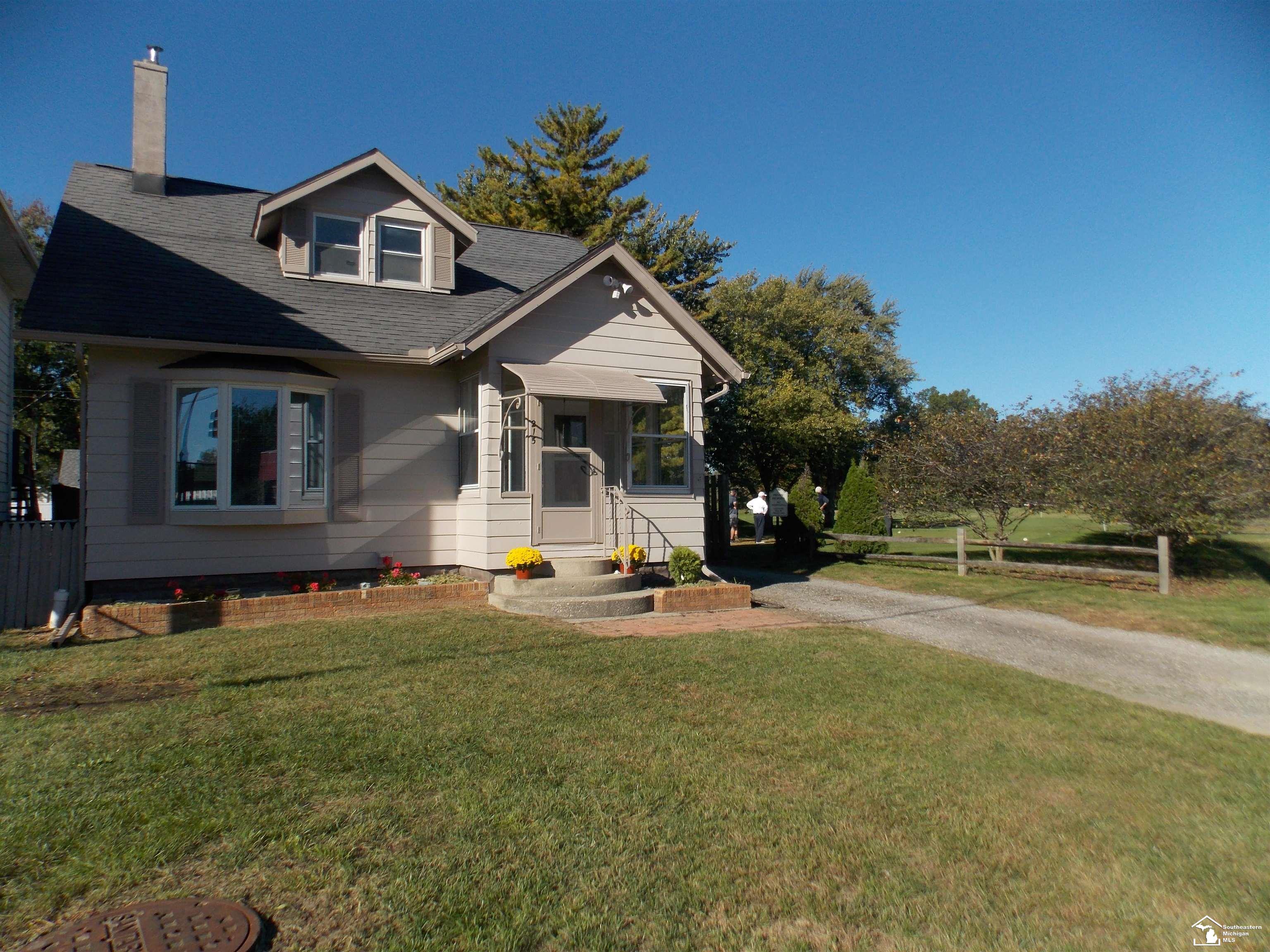 215 Cole Road Monroe, MI 48162 - Photo 4 of 36