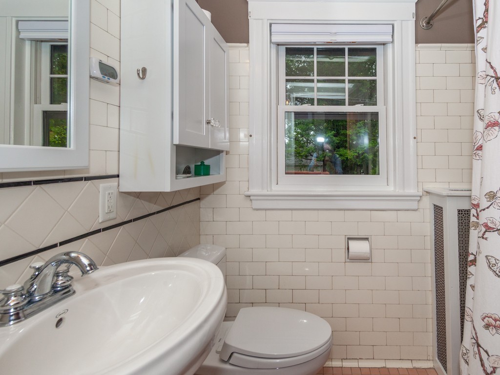 39 Virginia Road Waltham, MA 02453 - Photo 13 of 23