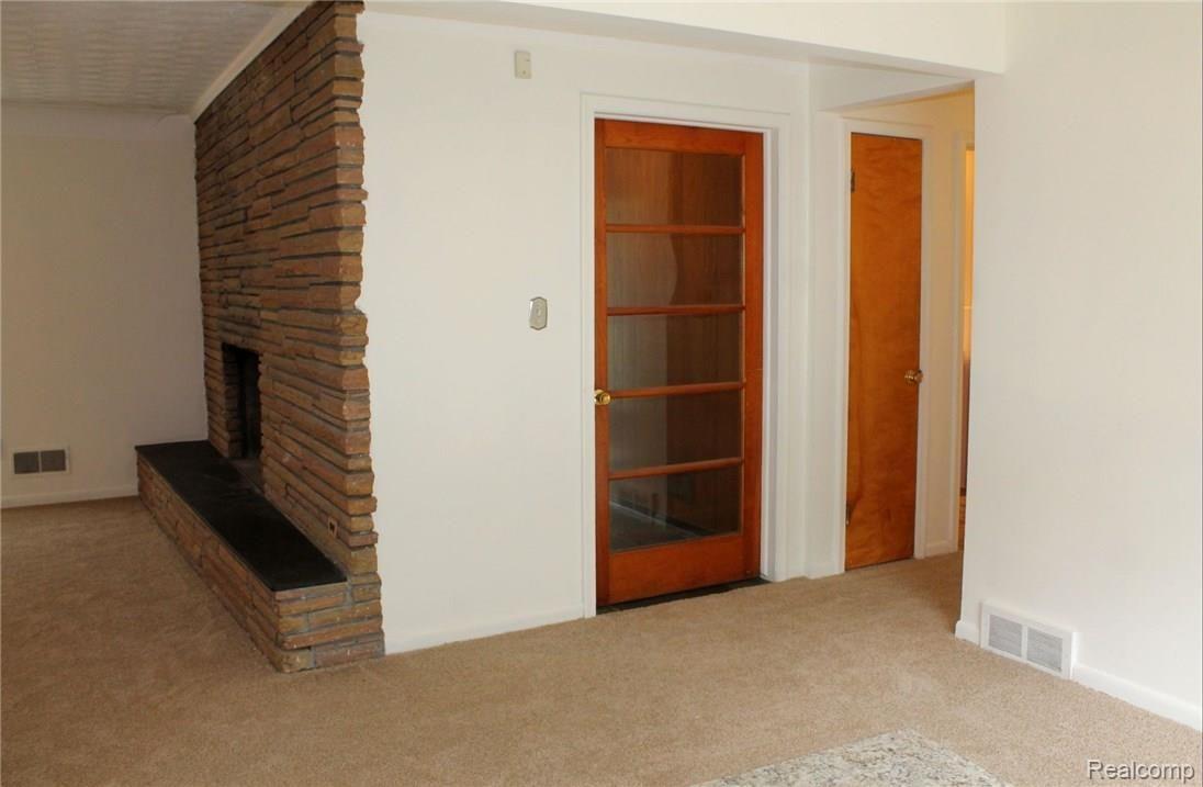 Berg Door to Foyer.JPG