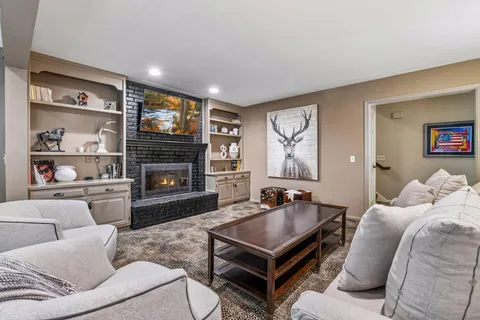 $749,000 | 1140 Hollybrook Drive, Wayzata, MN 55391