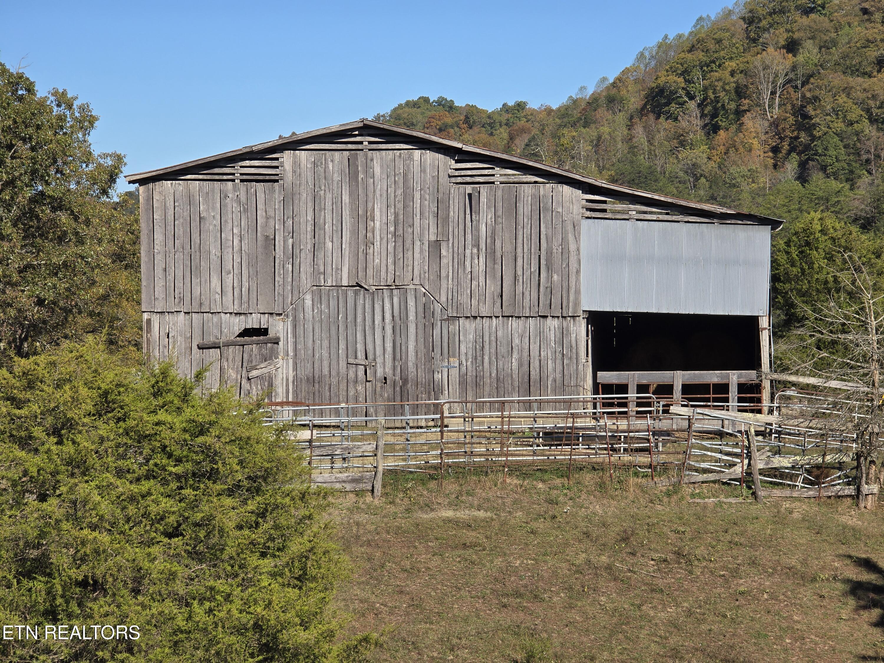 East Pumpkin Valley Road Eidson, TN 37731 - Photo 2 of 58 B16