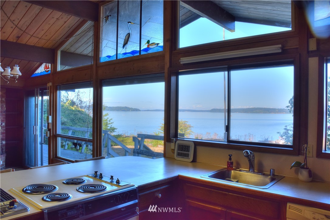 7130 Sandy Point Road Northeast Olympia, WA 98516 - Photo 8 of 32 a room with furniture and window