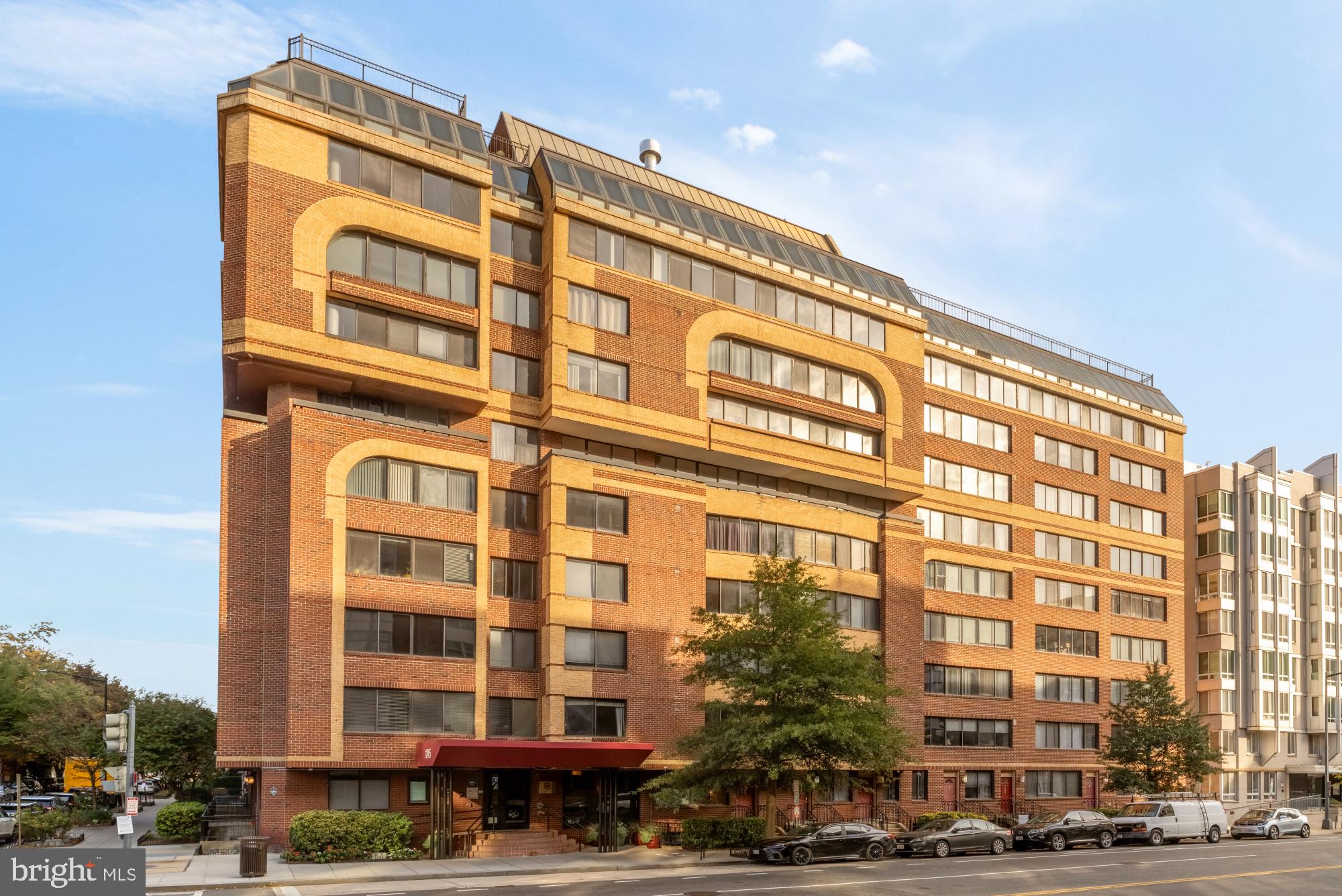 1245 13th Street Northwest, Unit 907 Washington, DC 20005 - Photo 19 of 27 a front view of a building
