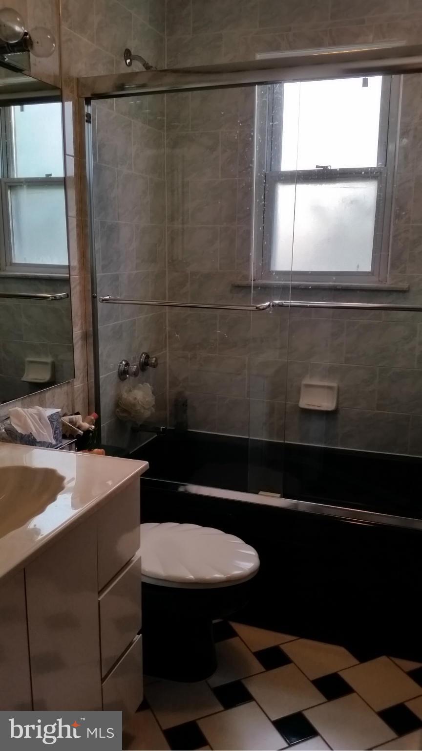 6222 Benhurst Road Baltimore, MD 21209 - Photo 12 of 15 Bath