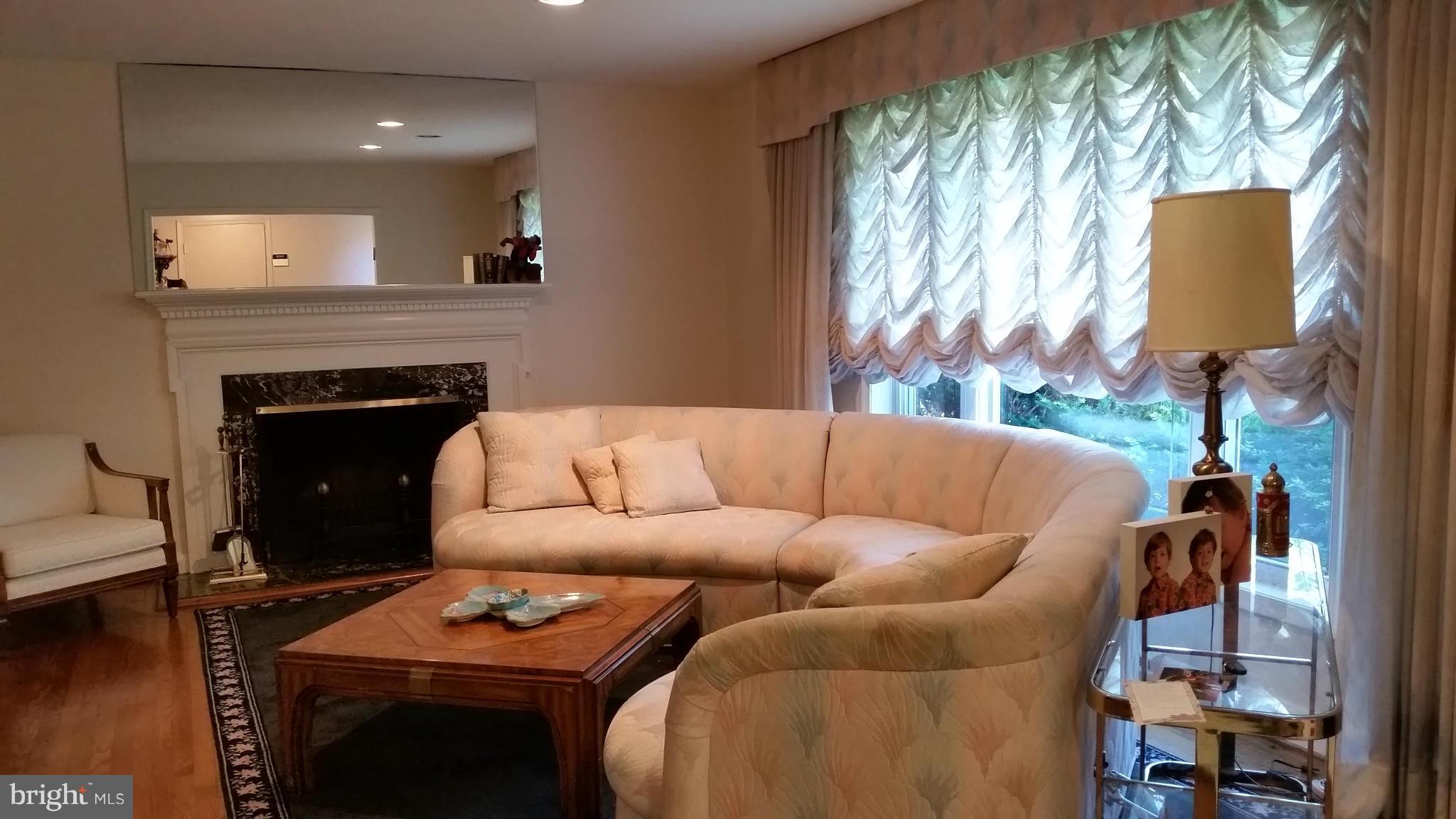 6222 Benhurst Road Baltimore, MD 21209 - Photo 3 of 15 Living Room