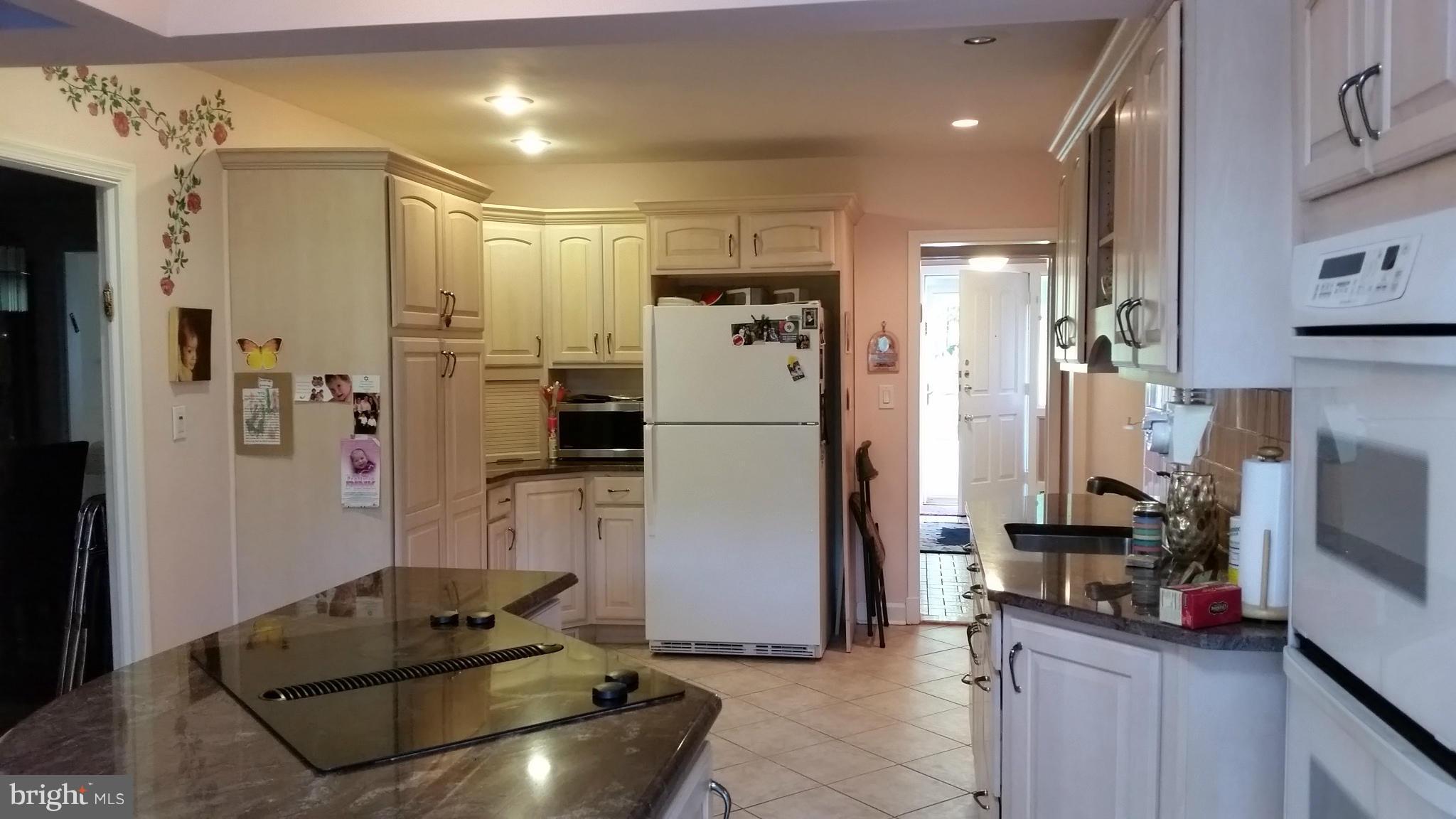 6222 Benhurst Road Baltimore, MD 21209 - Photo 8 of 15 Kitchen