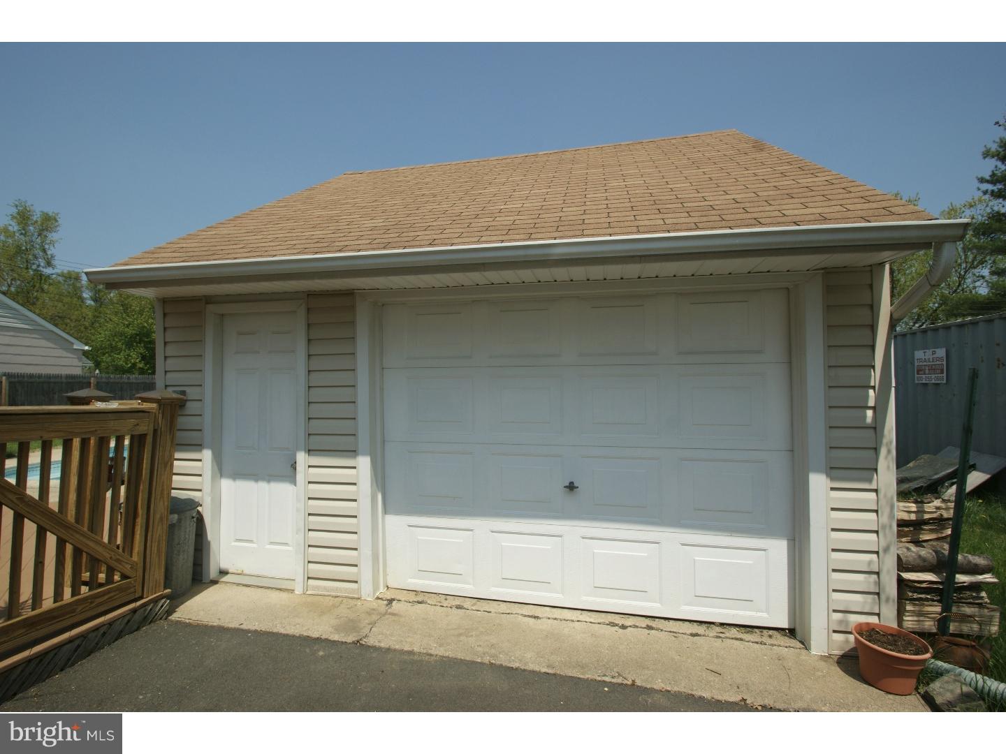 1815 Surrey Road Oreland, PA 19075 - Photo 25 of 25 Garage