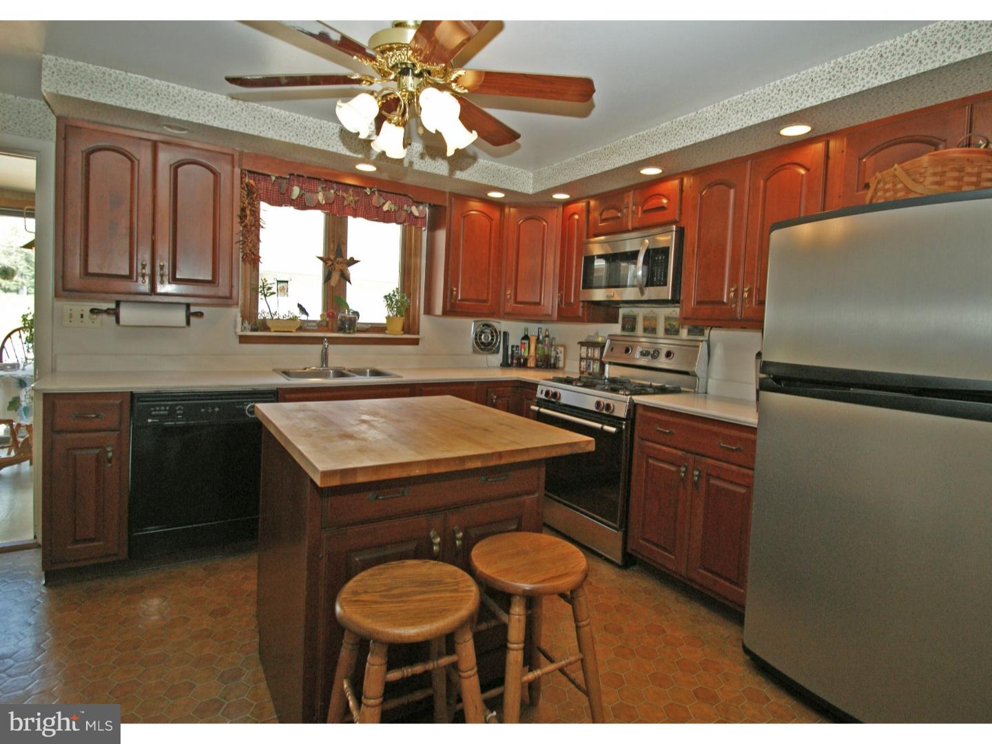 1815 Surrey Road Oreland, PA 19075 - Photo 7 of 25 Kitchen