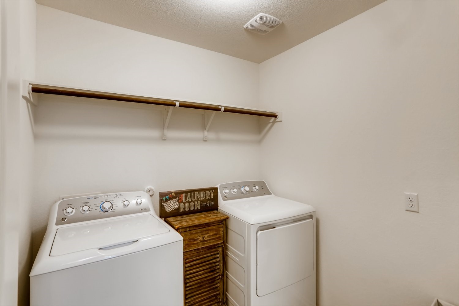 3901 Fort Collins Way Austin, TX 78744 - Photo 23 of 26 a utility room with dryer and washer