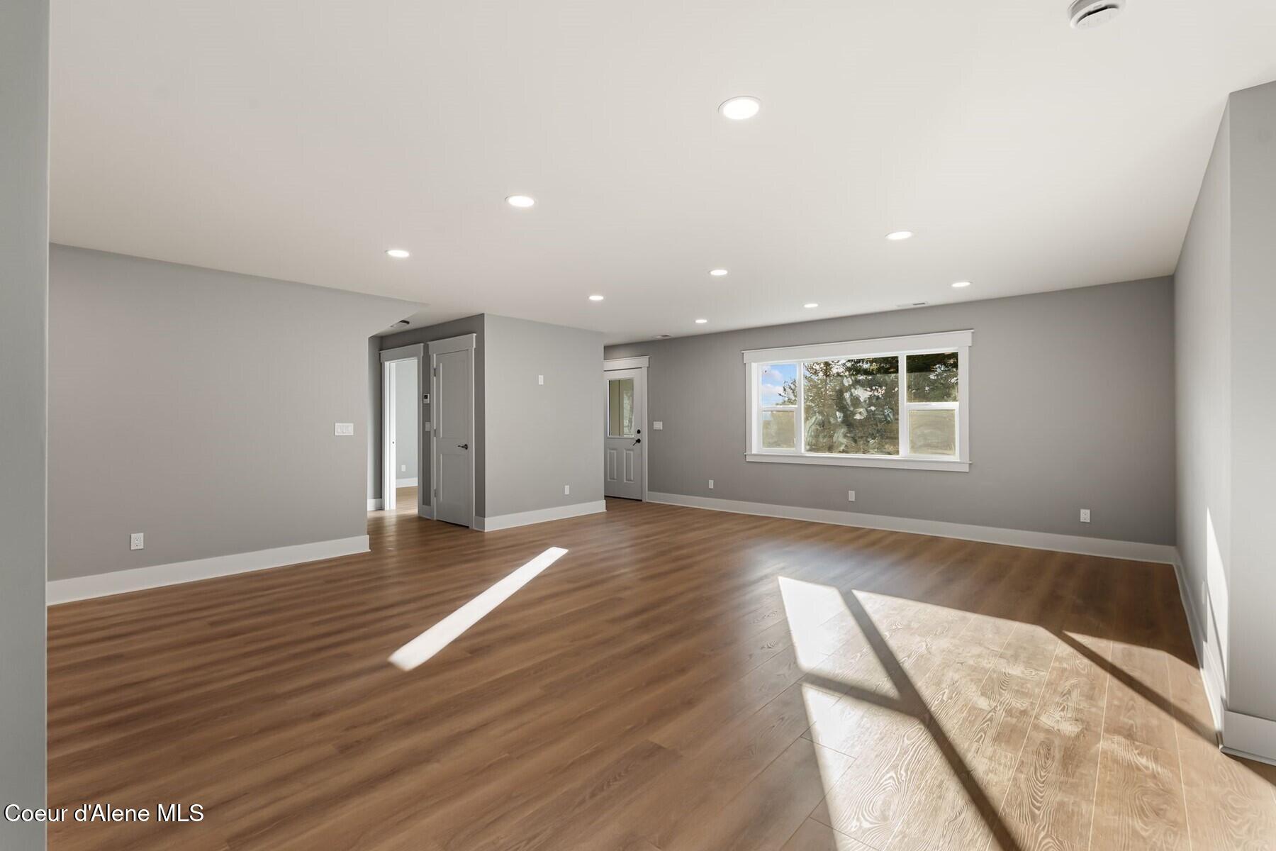 14981 Highway 2 Laclede, ID 83841 - Photo 13 of 42 Front Room