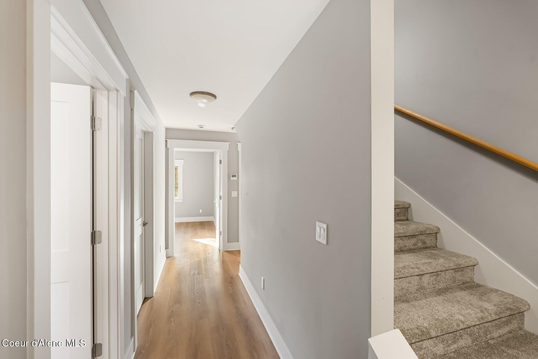 14981 Highway 2 Laclede, ID 83841 - Photo 17 of 42 Staircase