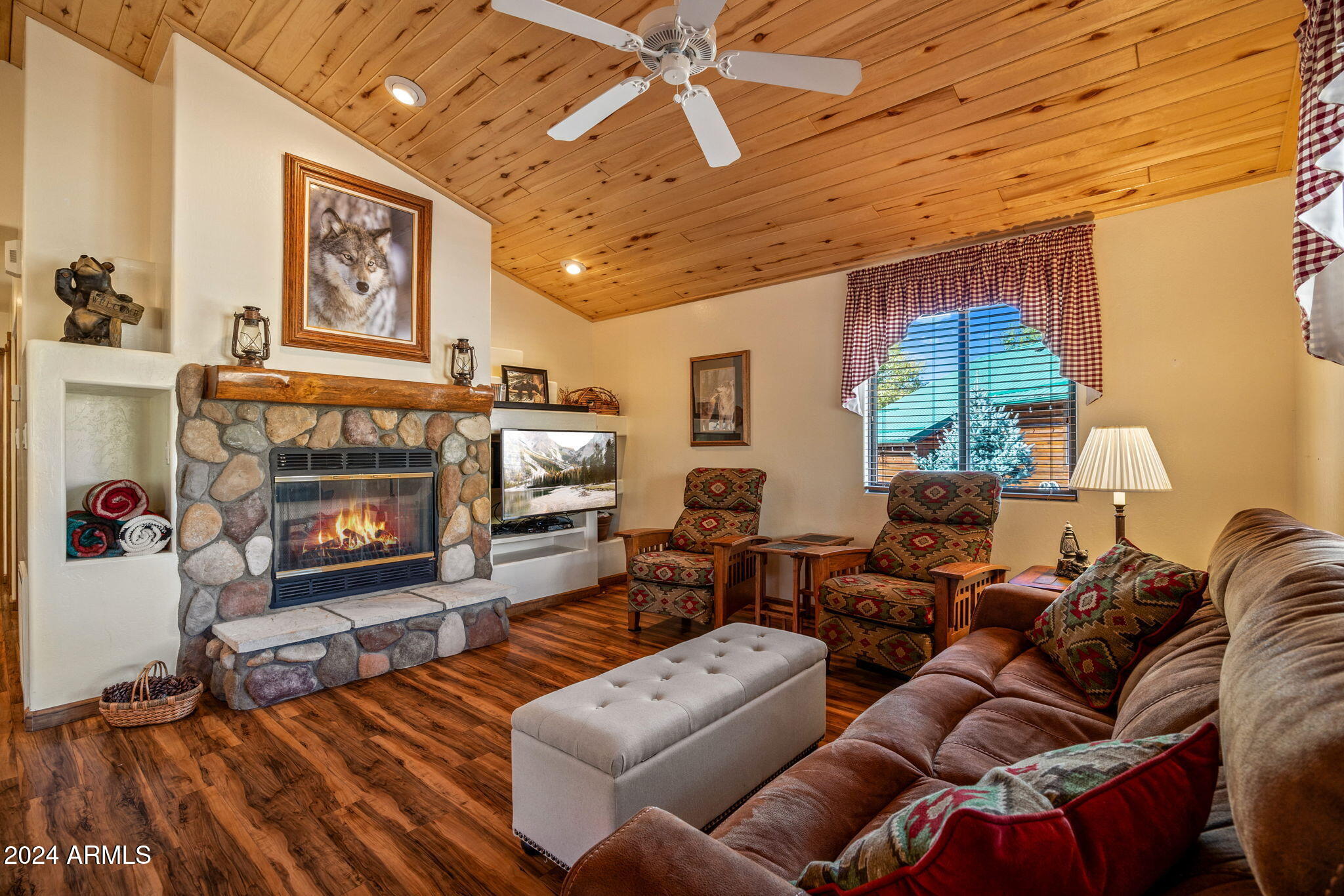 2323 South Buffalo Loop Overgaard, AZ 85933 - Photo 2 of 41 GREAT ROOM