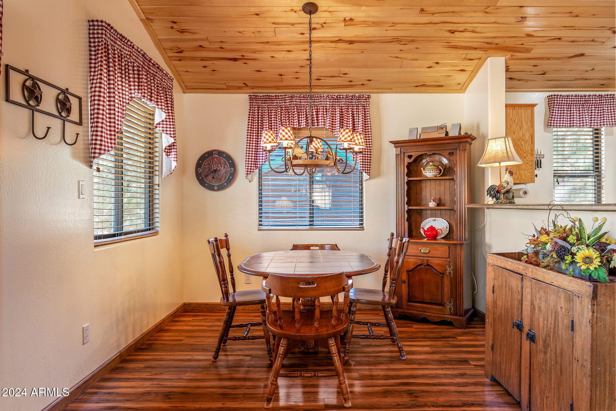 2323 South Buffalo Loop Overgaard, AZ 85933 - Photo 3 of 41 DINING AREA