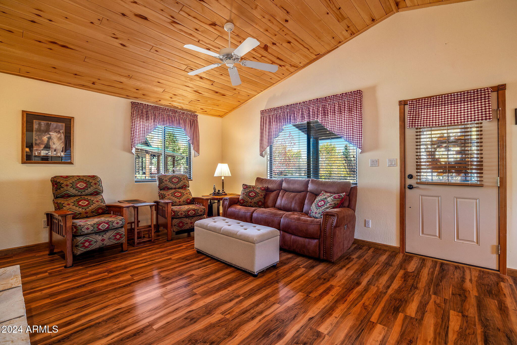 2323 South Buffalo Loop Overgaard, AZ 85933 - Photo 7 of 41 GREAT ROOM