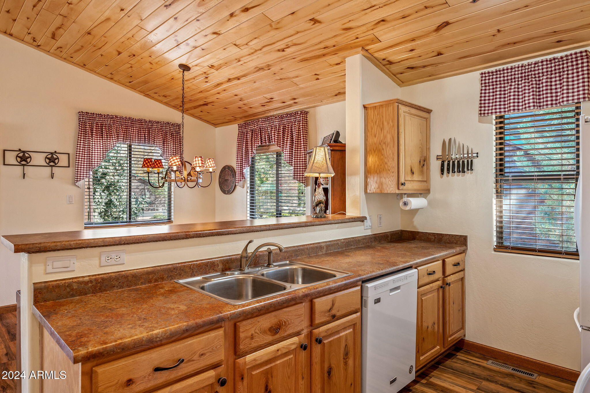 2323 South Buffalo Loop Overgaard, AZ 85933 - Photo 9 of 41 KITCHEN