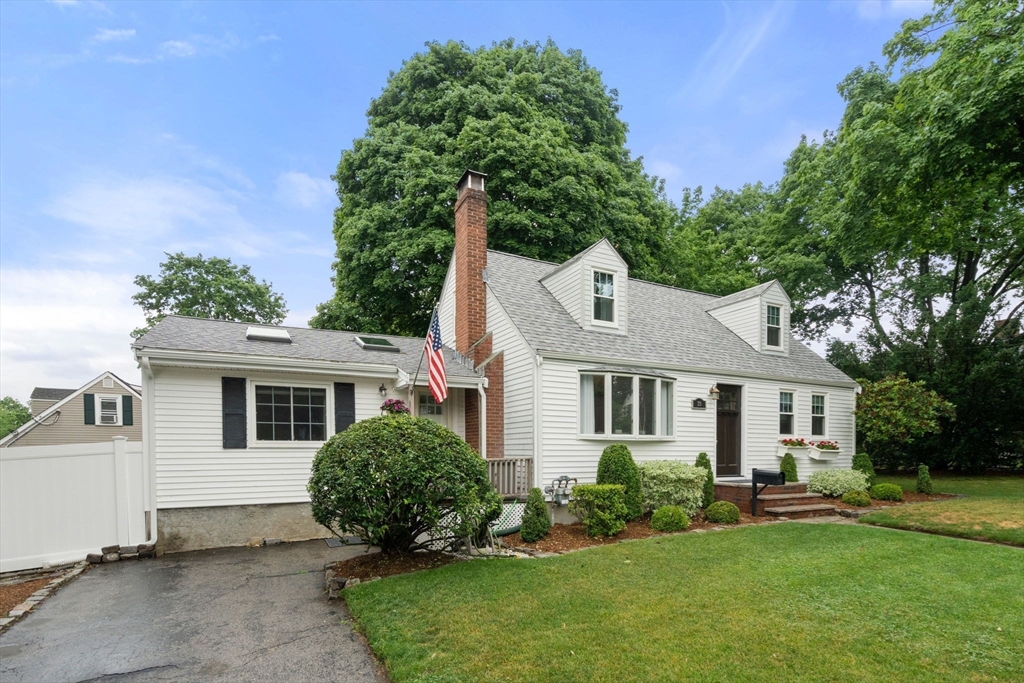 29 Laurel Road Norwood, MA 02062 - Photo 2 of 32 Gallery Image 2