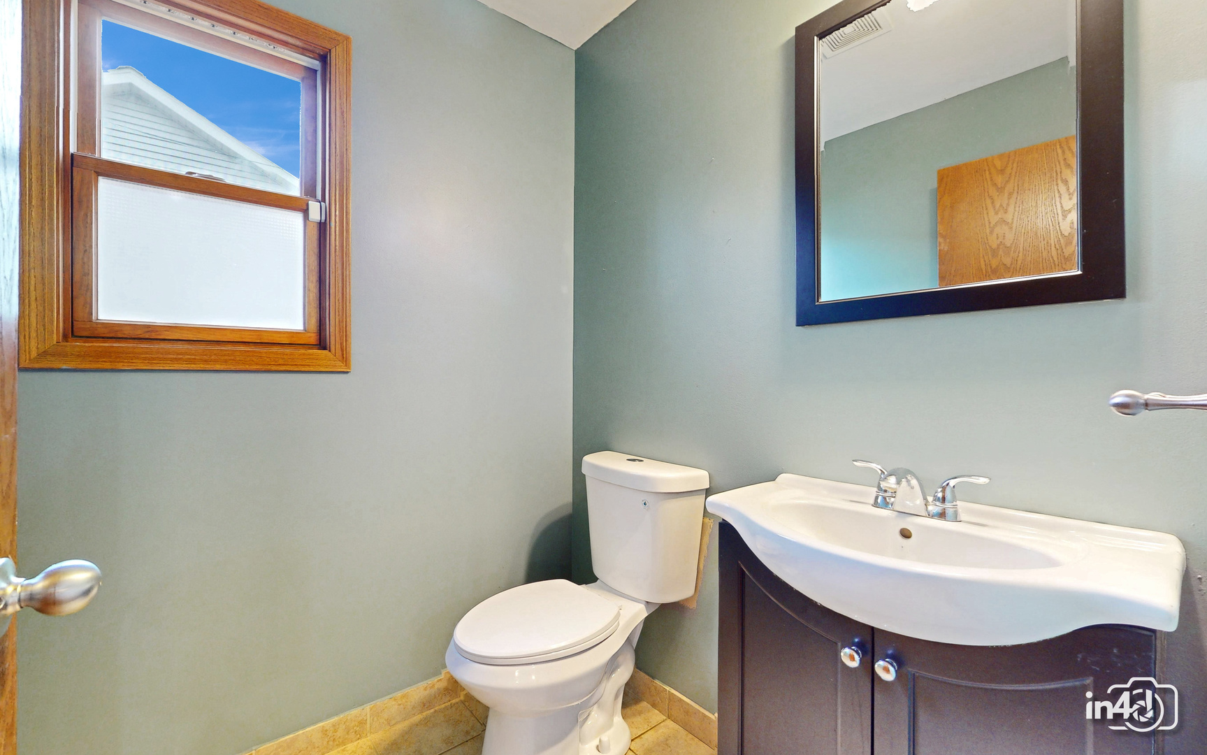 502 West 4th Street Sandwich, IL 60548 - Photo 11 of 33 a bathroom with a toilet sink and mirror