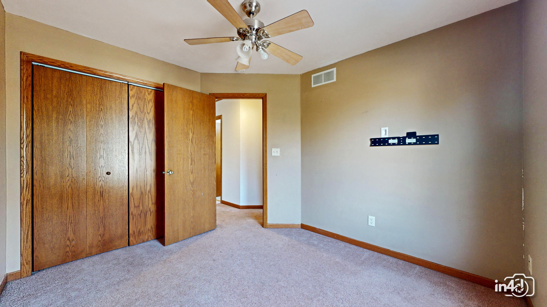 502 West 4th Street Sandwich, IL 60548 - Photo 18 of 33 a view of a livingroom with a chandelier fan