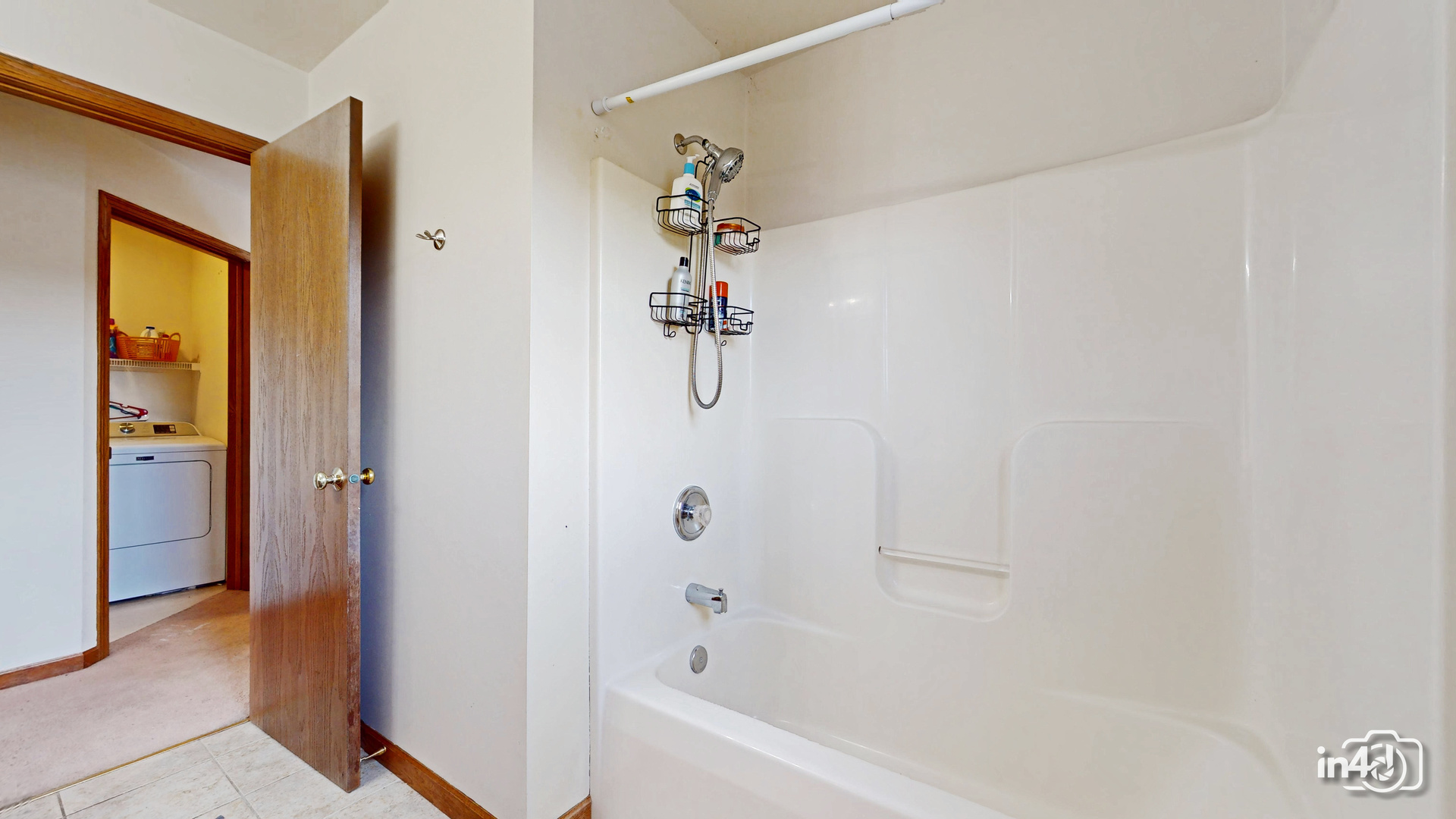 502 West 4th Street Sandwich, IL 60548 - Photo 20 of 33 a bathroom with a shower