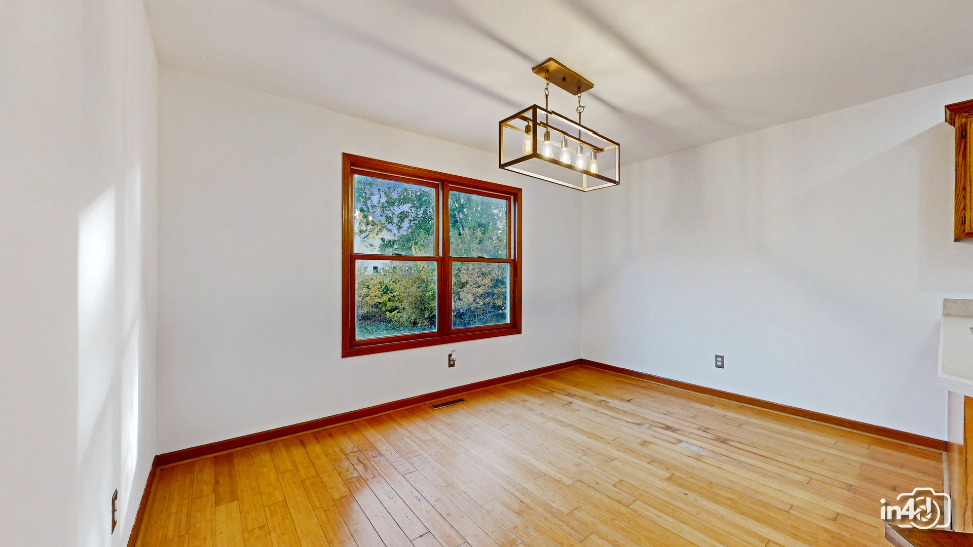 502 West 4th Street Sandwich, IL 60548 - Photo 4 of 33 an empty room with a window