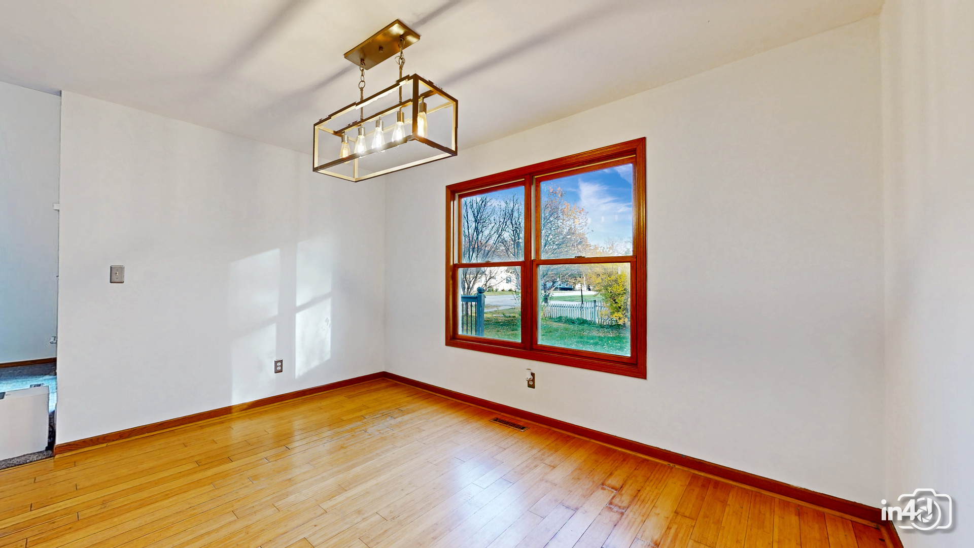 502 West 4th Street Sandwich, IL 60548 - Photo 5 of 33 an empty room with windows