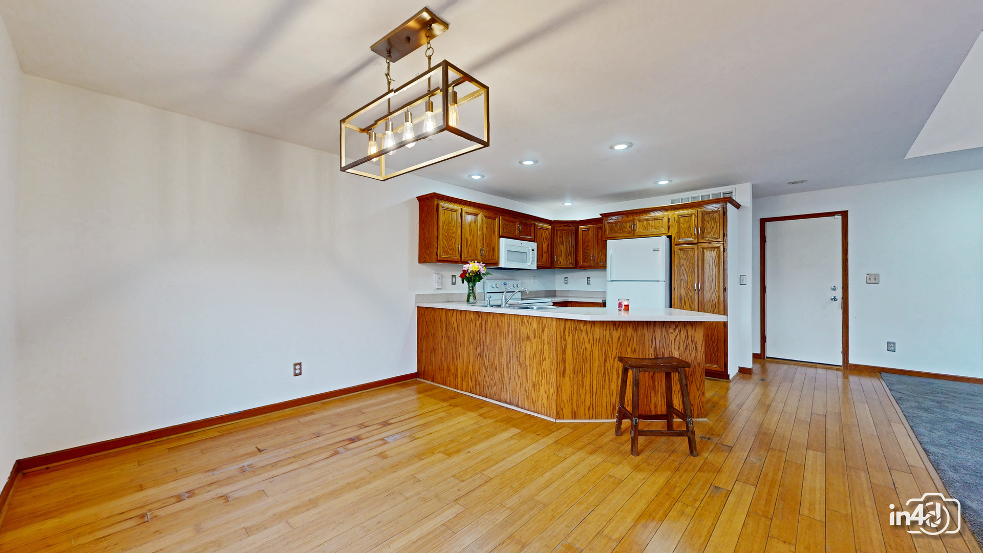 502 West 4th Street Sandwich, IL 60548 - Photo 6 of 33 a view of kitchen with wooden floor and electronic appliances
