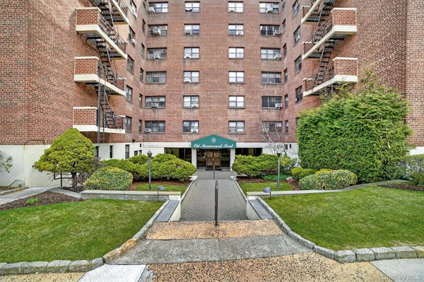 $299,000 | 19 Old Mamaroneck Road, Unit 3A, White Plains, NY 10605