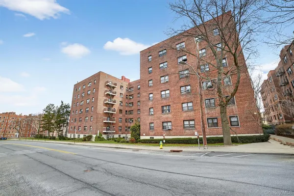 $299,000 | 19 Old Mamaroneck Road, Unit 3A, White Plains, NY 10605