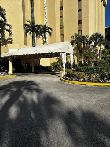 $250,000 | 7200 Radice Court, Unit 709, Lauderhill, FL 33319