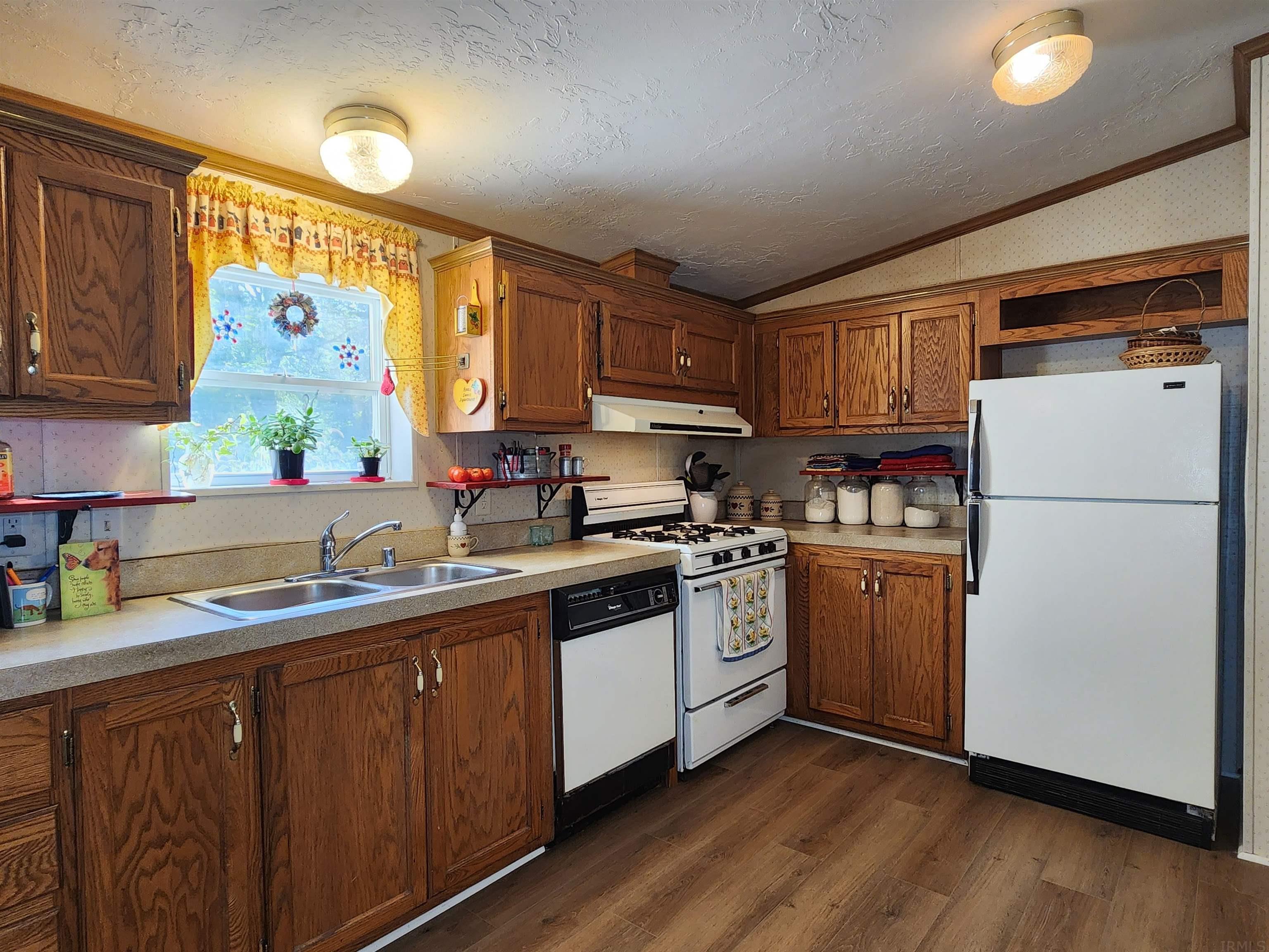 9903 Watterson Road Churubusco, IN 46723 - Photo 17 of 36