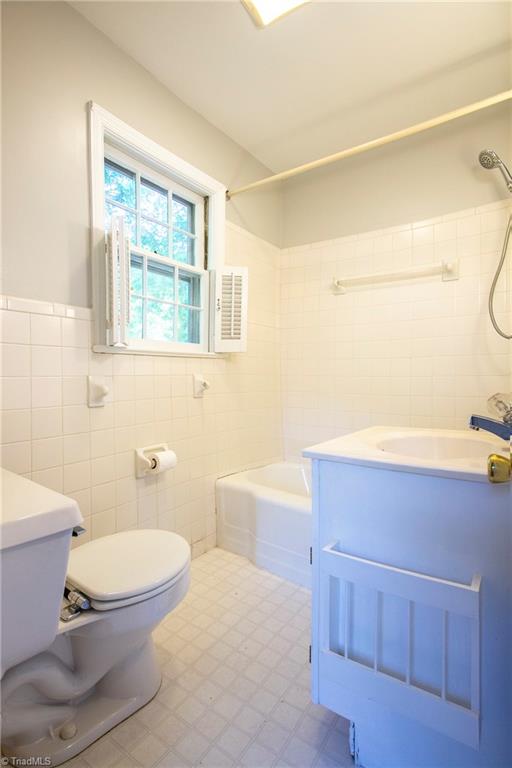 2565 Country Club Road Winston-Salem, NC 27104 - Photo 12 of 21 Gallery Image 12