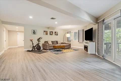 $785,000 | 35 Indian Run, Watchung, NJ 07069