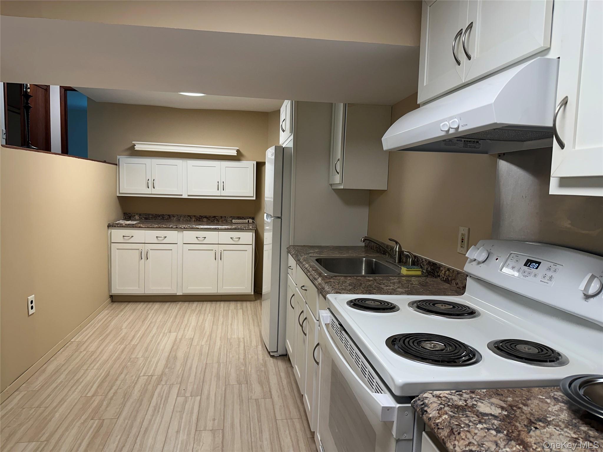 190 Old Field Road Huntington, NY 11743 - Photo 2 of 9