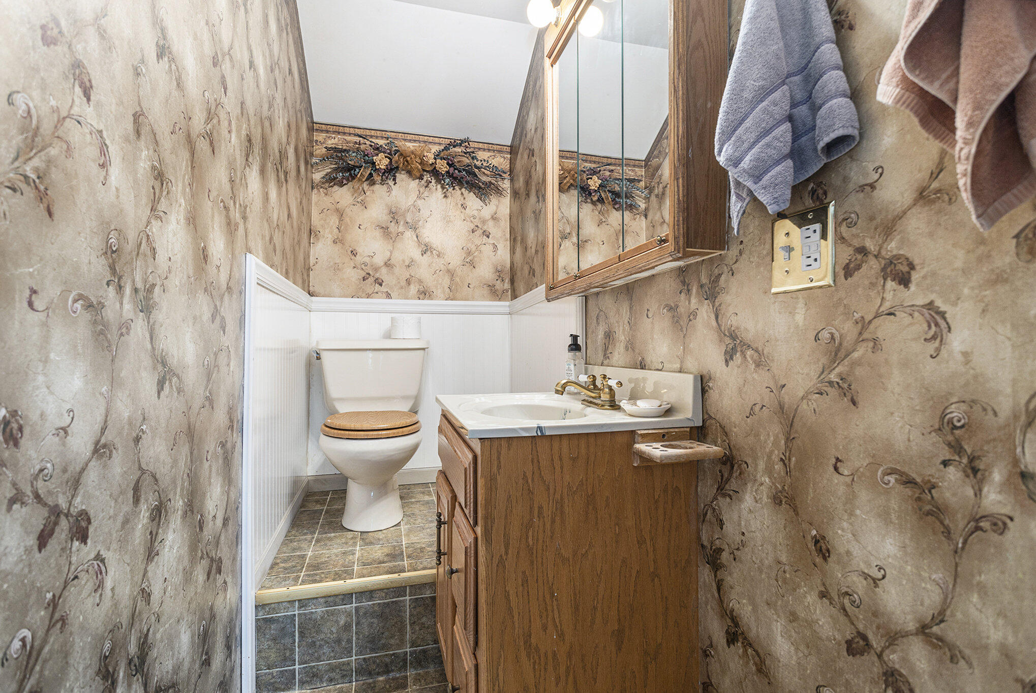 11620 R-Drive South Burlington, MI 49029 - Photo 20 of 32 half bath up
