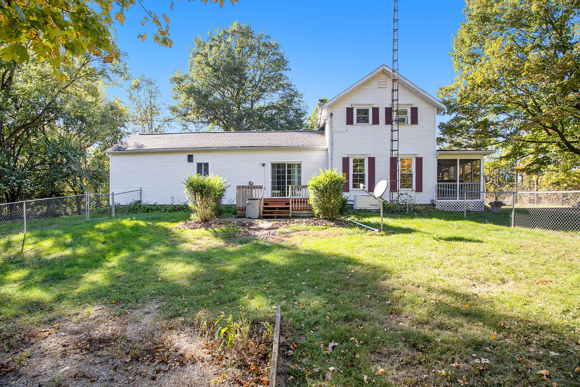11620 R-Drive South Burlington, MI 49029 - Photo 27 of 32 side yard