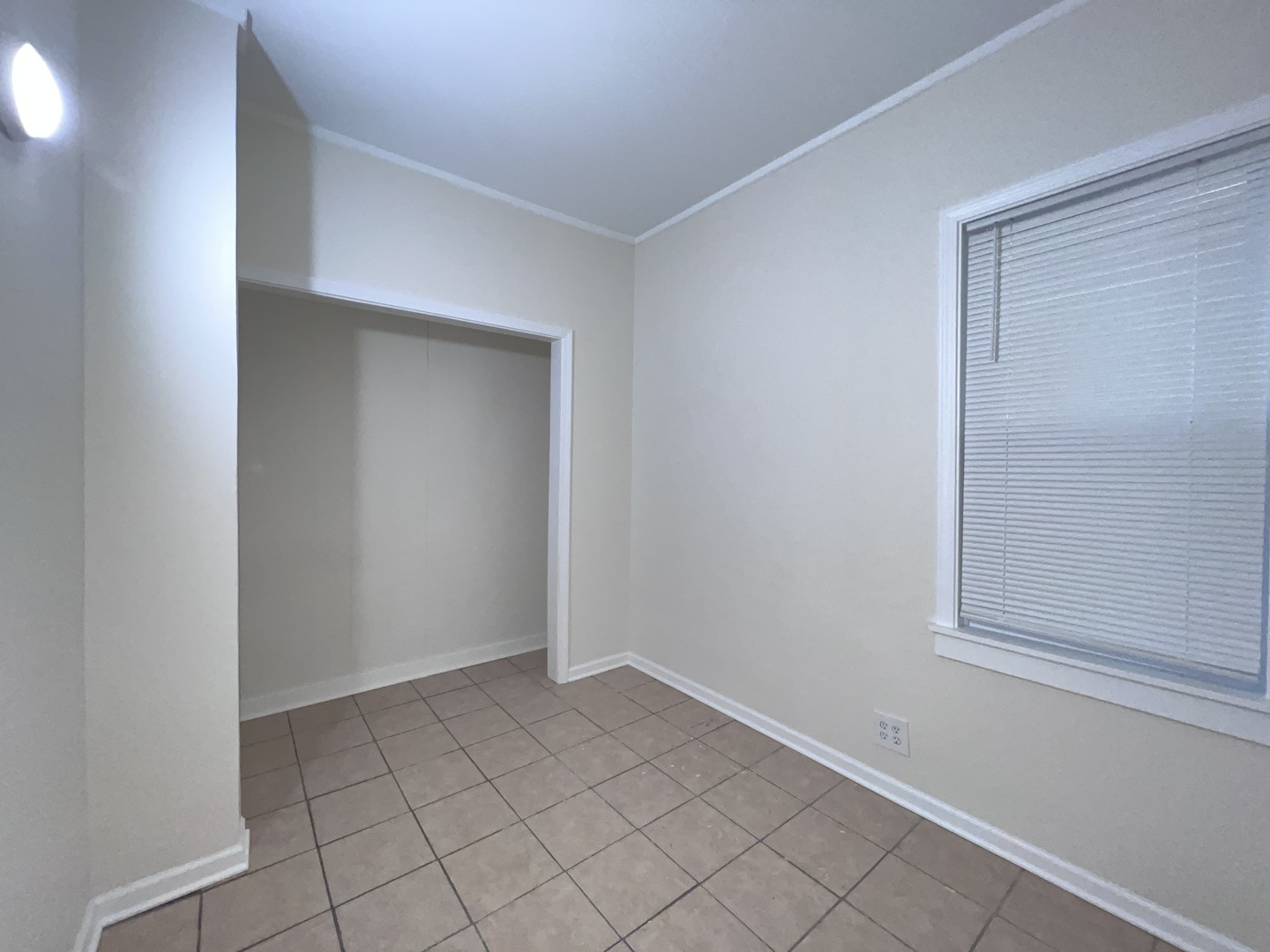 8919 South Muskegon Avenue, Unit 1F Chicago, IL 60617 - Photo 12 of 33 a view of an empty room