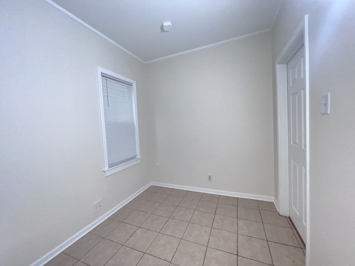 8919 South Muskegon Avenue, Unit 1F Chicago, IL 60617 - Photo 13 of 33 a view of an empty room