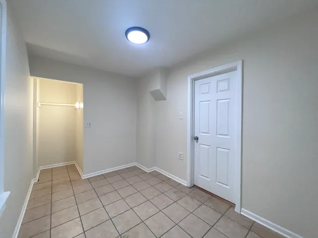 $1,400 | 8919 South Muskegon Avenue, Unit 1F, Chicago, IL 60617