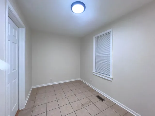 $1,400 | 8919 South Muskegon Avenue, Unit 1F, Chicago, IL 60617