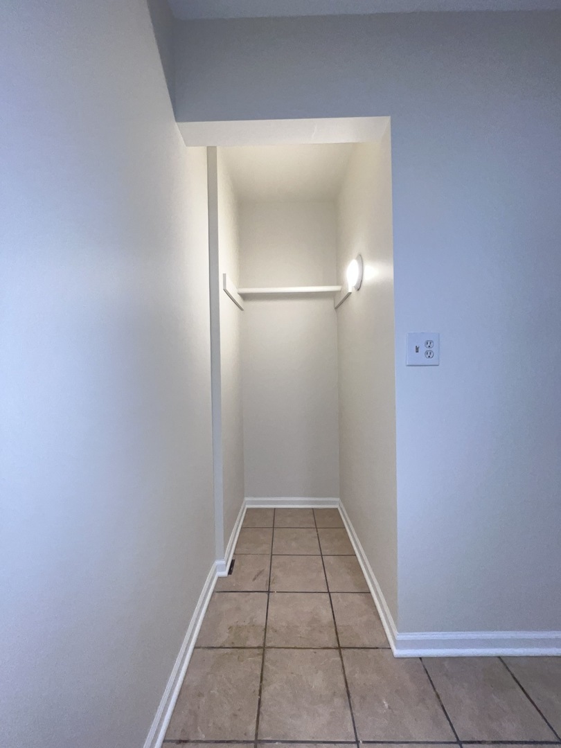 8919 South Muskegon Avenue, Unit 1F Chicago, IL 60617 - Photo 21 of 33 a bathroom with a vanity