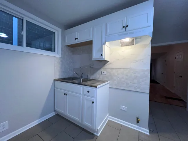 $1,400 | 8919 South Muskegon Avenue, Unit 1F, Chicago, IL 60617