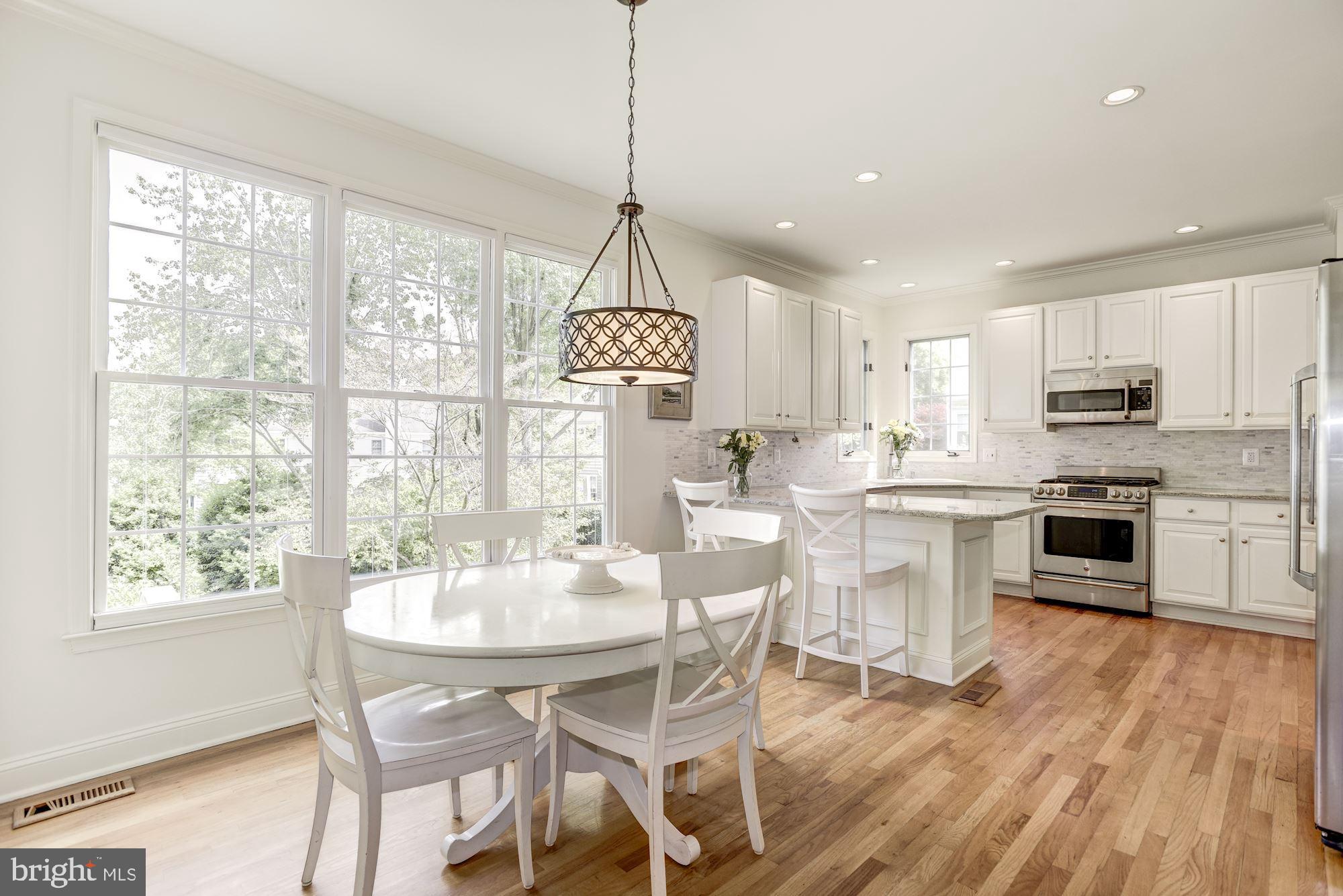 11410 Night Star Way Reston, VA 20194 - Photo 10 of 49 Updated eat-in kitchen