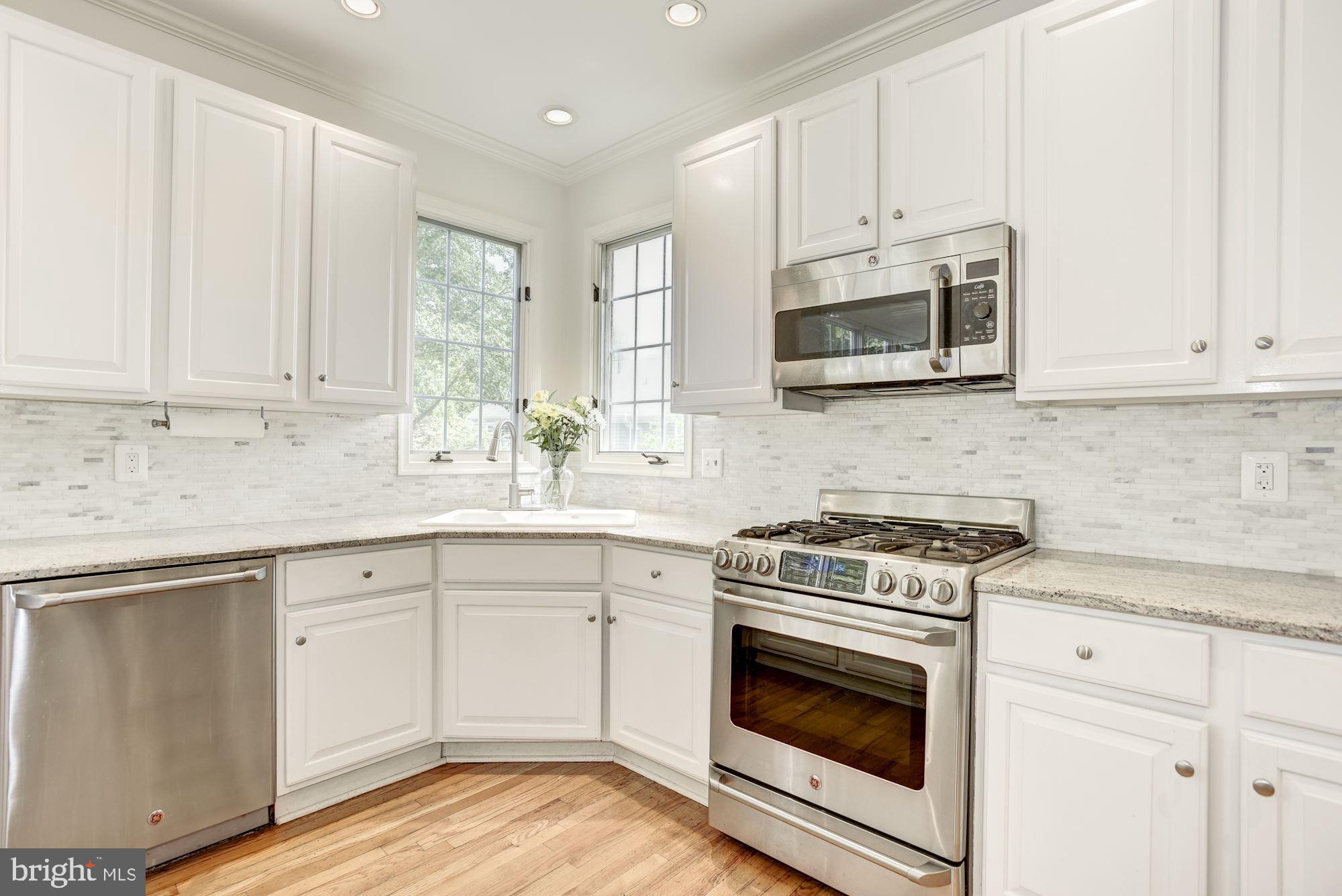 11410 Night Star Way Reston, VA 20194 - Photo 13 of 49 Stainless steel appliances and gas range