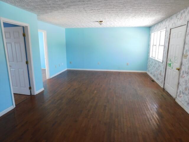 195 Riverside Loop Lily, KY 40740 - Photo 3 of 16 Living Room